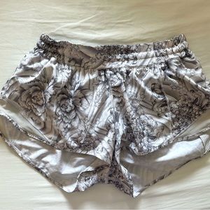 Lululumon 2.5 inch Hotty Hot Short